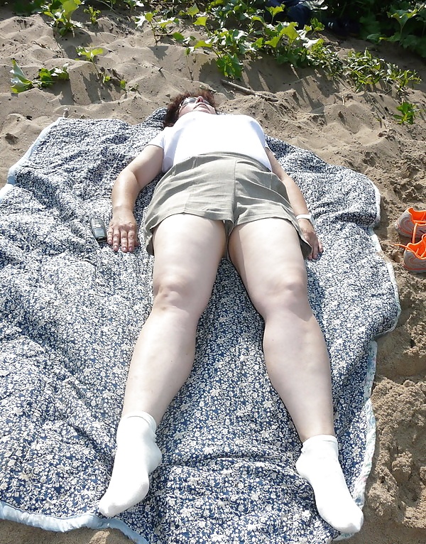 Nackt Auf Der Bank #24692395