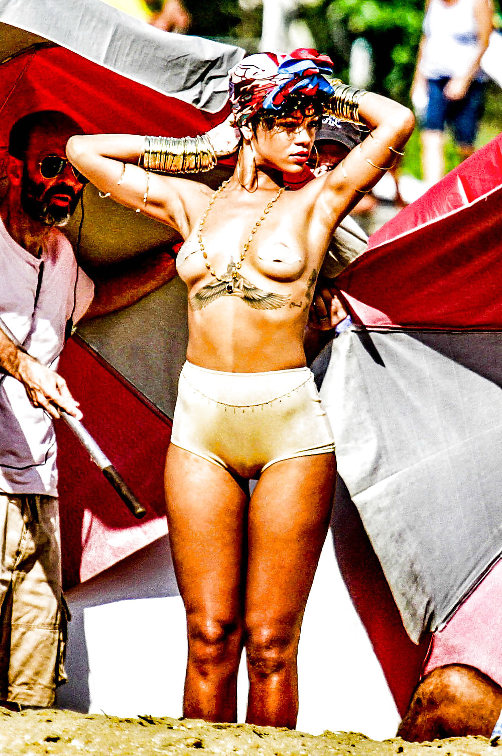 RIHANNA CAMELTOE - PRACTICALLY COMPLETE NAKED #23847854