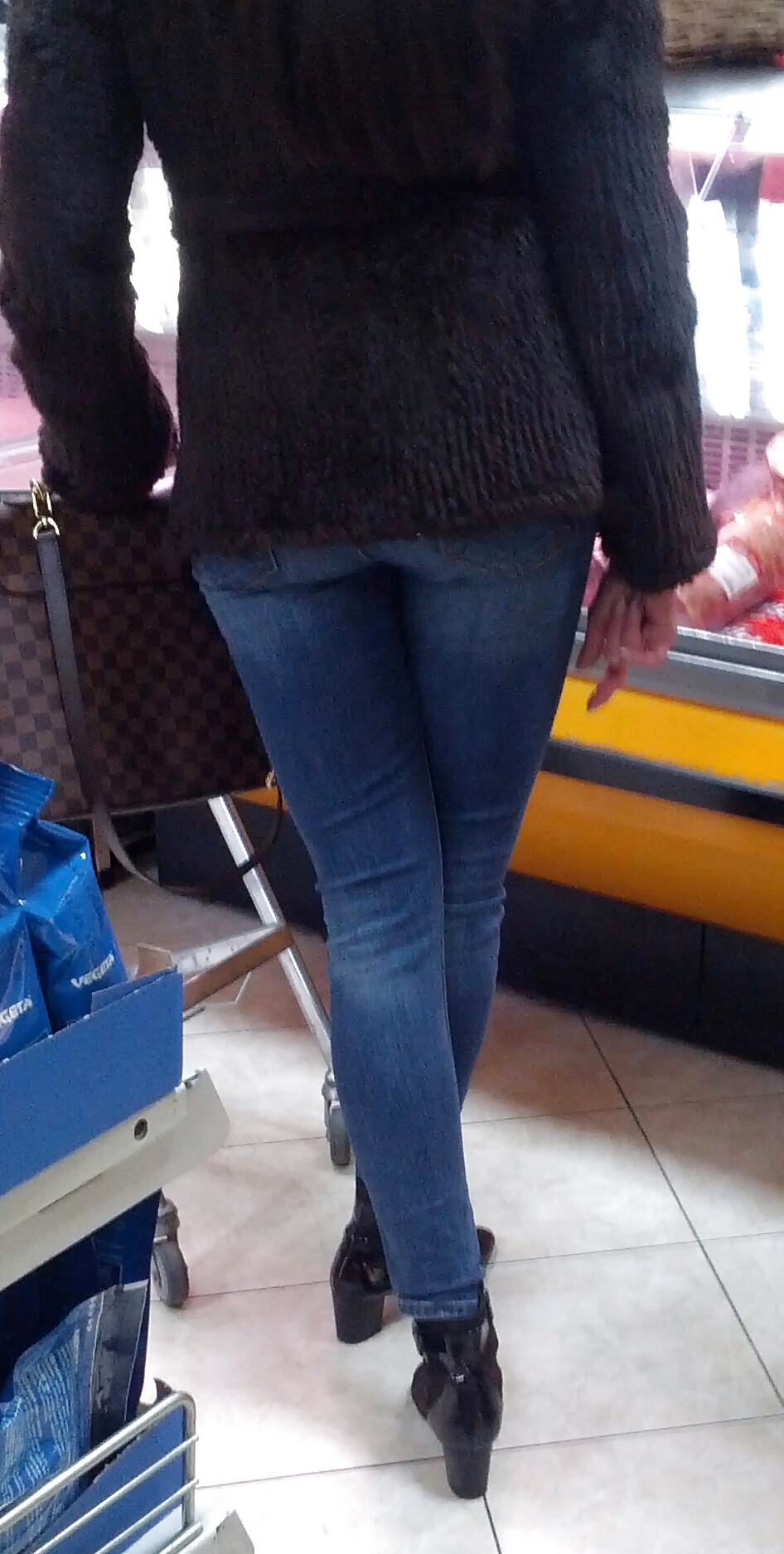 Spy in caffe #40813270