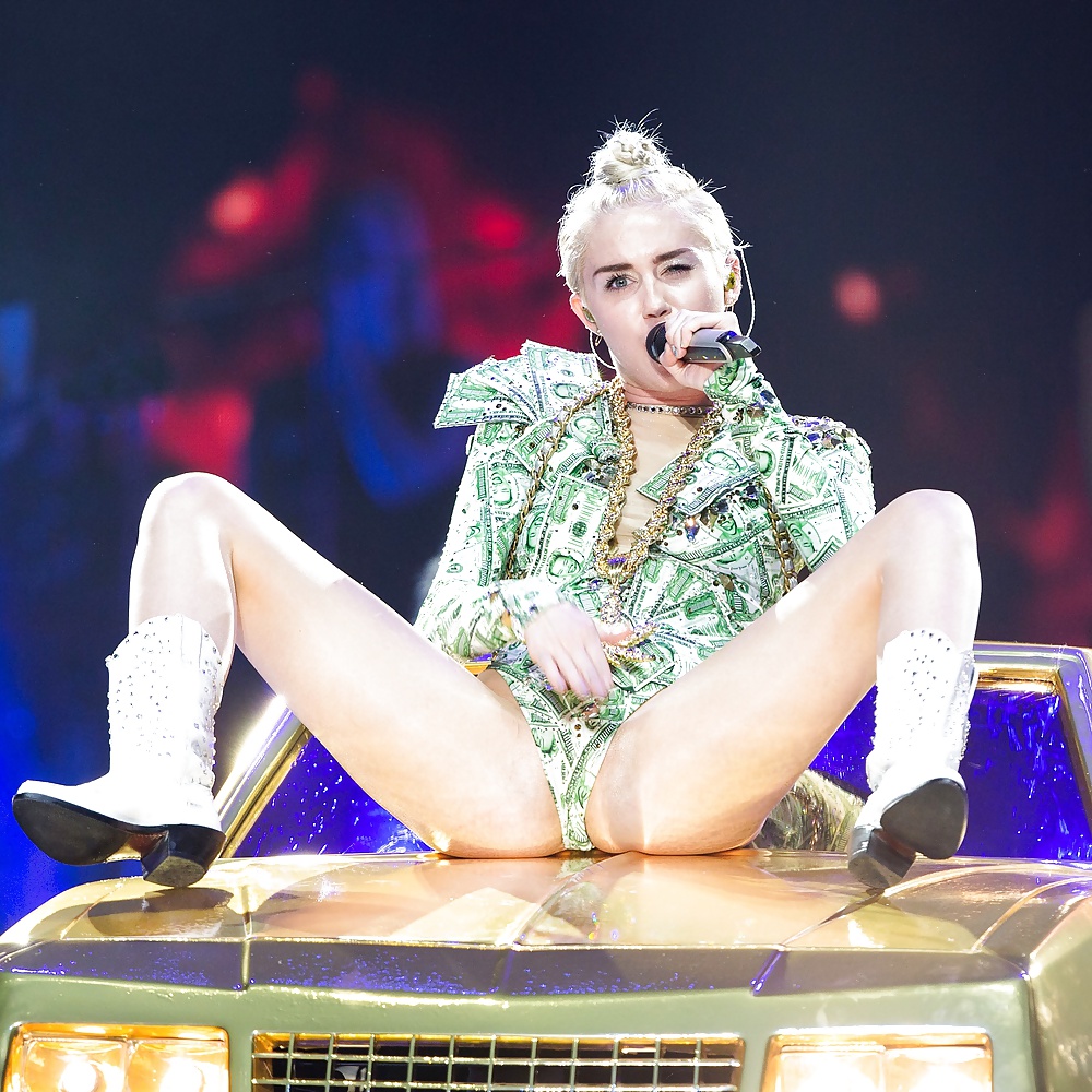 Miley Cyrus - This dirty Slut needs a Hard Fuck !!! #28250515