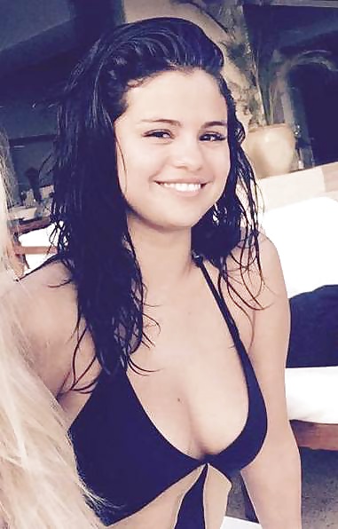 Selena gomez
 #25529170