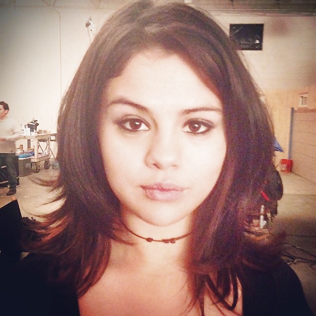 Selena gomez
 #25529606