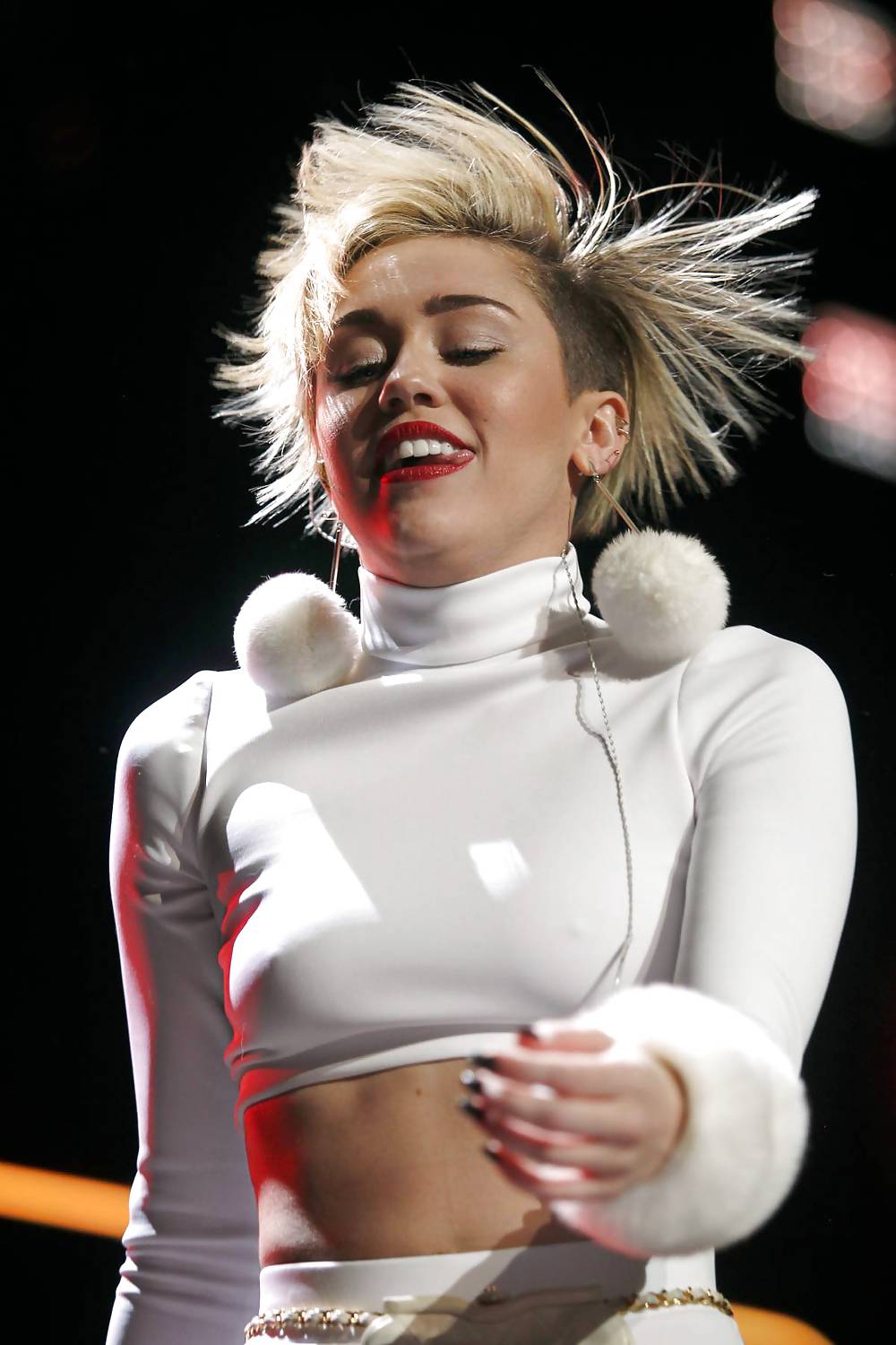 Miley Cyrus - Diese Schlampe Braucht Einen Harten Fick #25827146