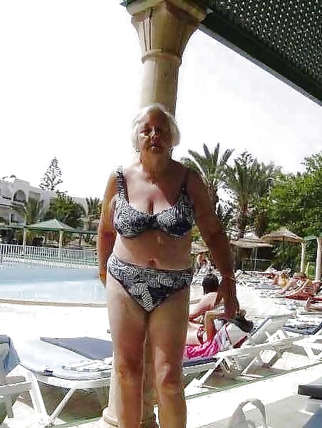 Sexy nonne mature sulla spiaggia! amatoriale misto! 
 #29877400