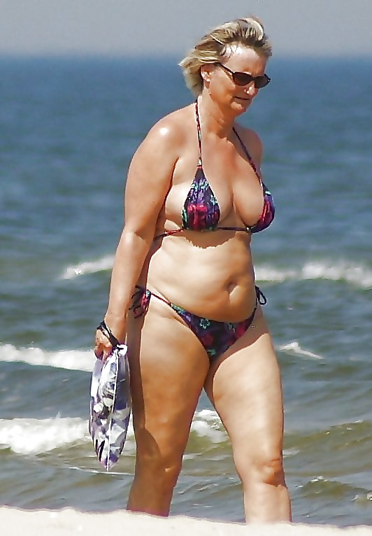 Sexy nonne mature sulla spiaggia! amatoriale misto! 
 #29877419