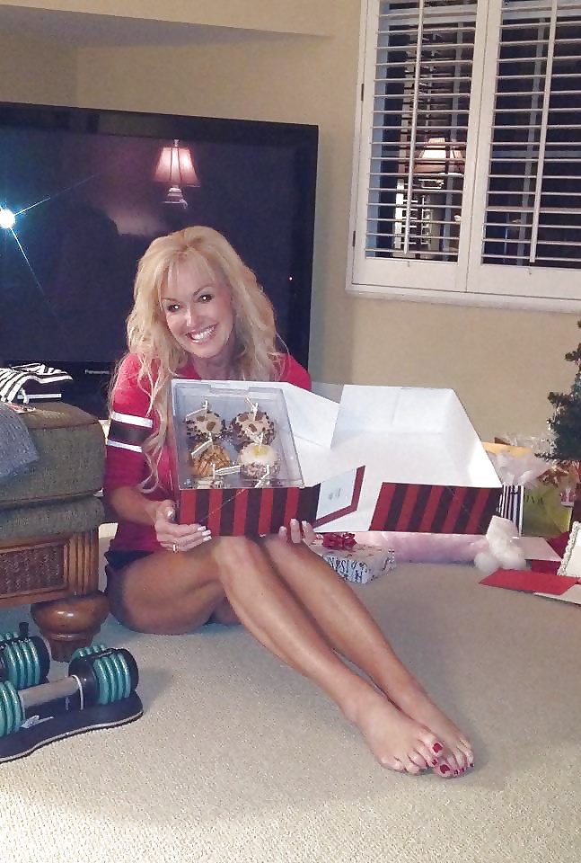 探検する妻
 #26393298