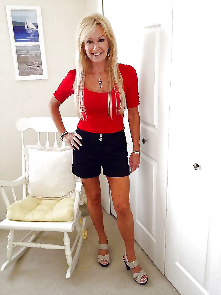 探検する妻
 #26393374