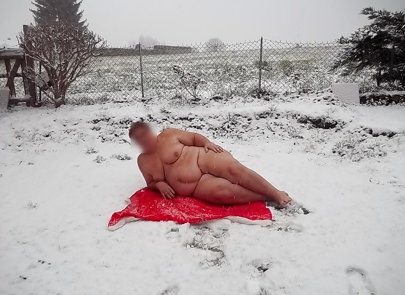 Desnudos en la nieve
 #25251462
