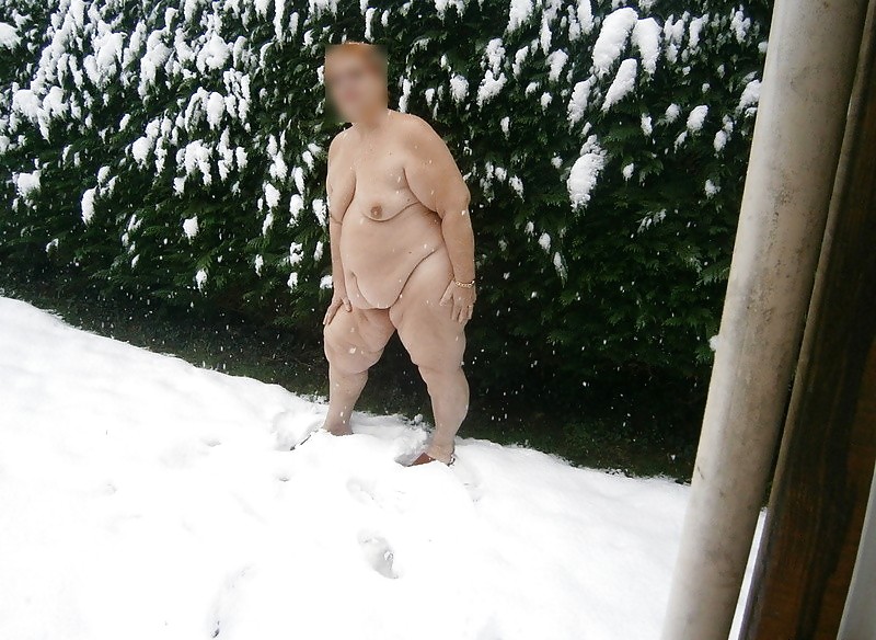 Desnudos en la nieve
 #25251476