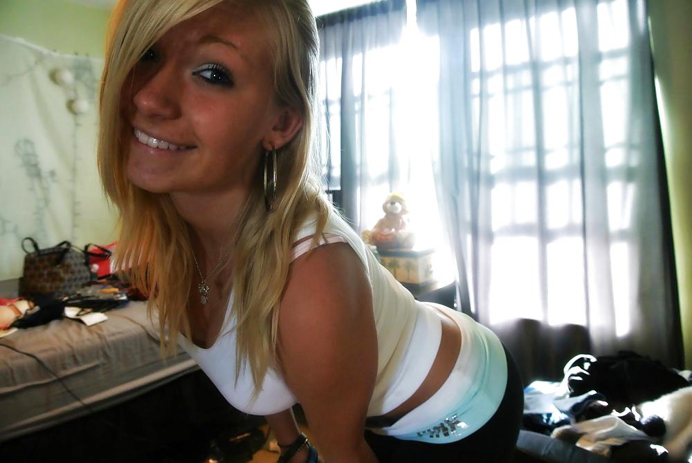 淫乱女
 #23885286