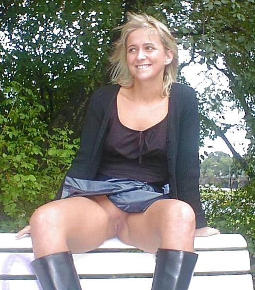 Upskirt Publique Sans Culotte Autorisés Amateurs Seulement Une Partie D'un #23536969