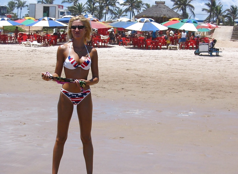 Lisa en la playa
 #24039964