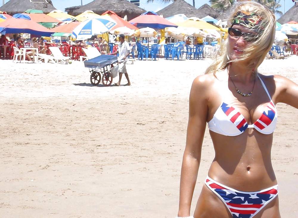 Lisa en la playa
 #24039978