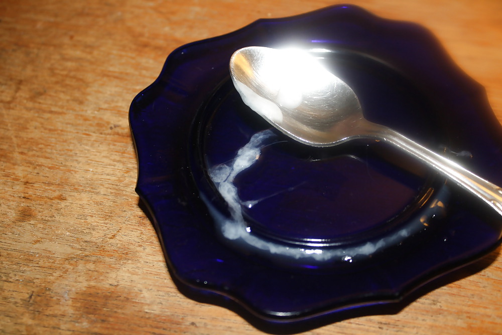 Mucho aceite en mi polla y semen en una cuchara. eatmysperm :)
 #36270768