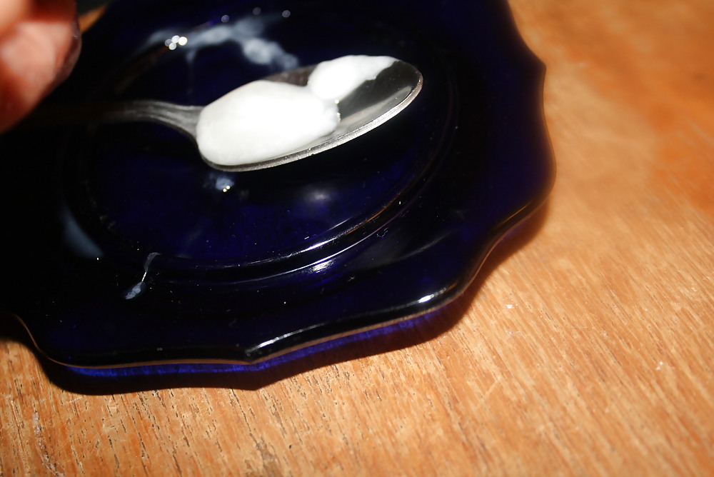 Mucho aceite en mi polla y semen en una cuchara. eatmysperm :)
 #36270777