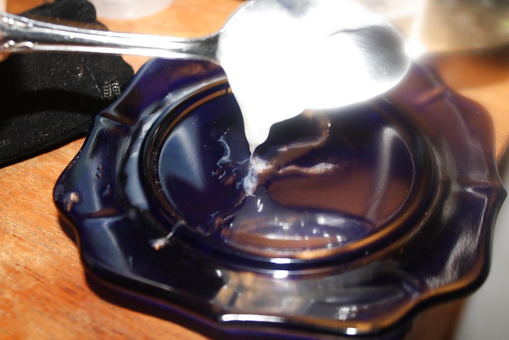 Mucho aceite en mi polla y semen en una cuchara. eatmysperm :)
 #36270788