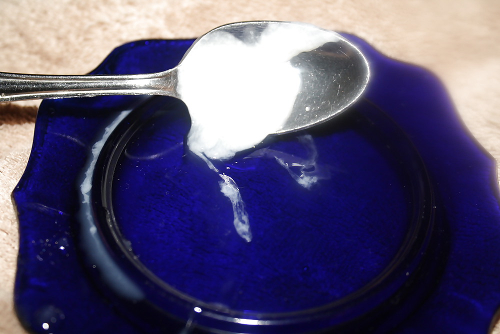 Mucho aceite en mi polla y semen en una cuchara. eatmysperm :)
 #36270792