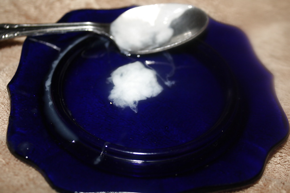 Mucho aceite en mi polla y semen en una cuchara. eatmysperm :)
 #36270797