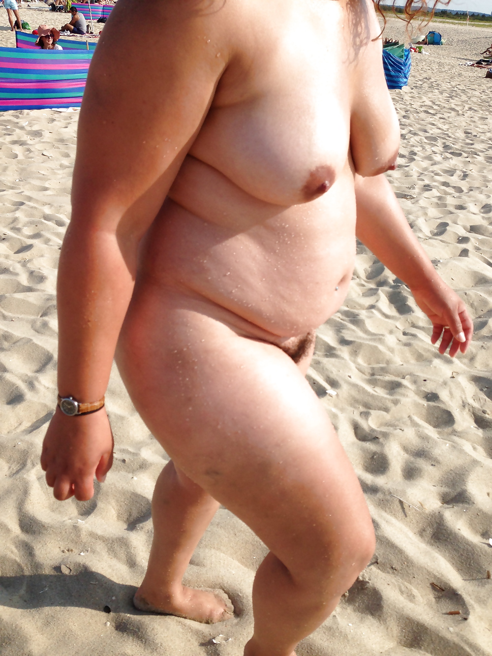 毛深い太い妻がヌードビーチで
 #24648445