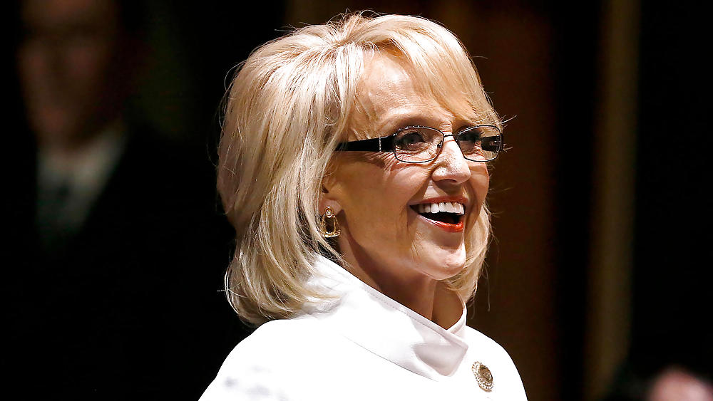 Cincuenta razones por las que me encanta masturbarme con Jan Brewer
 #26307593