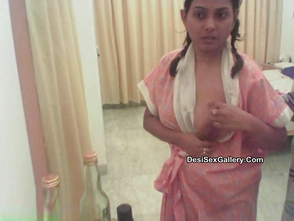 Desi Bhabi Showing Her Big Boobs #27901648