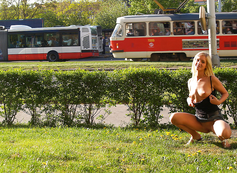 Chicas, tren, tranvía, metro 1
 #30905420