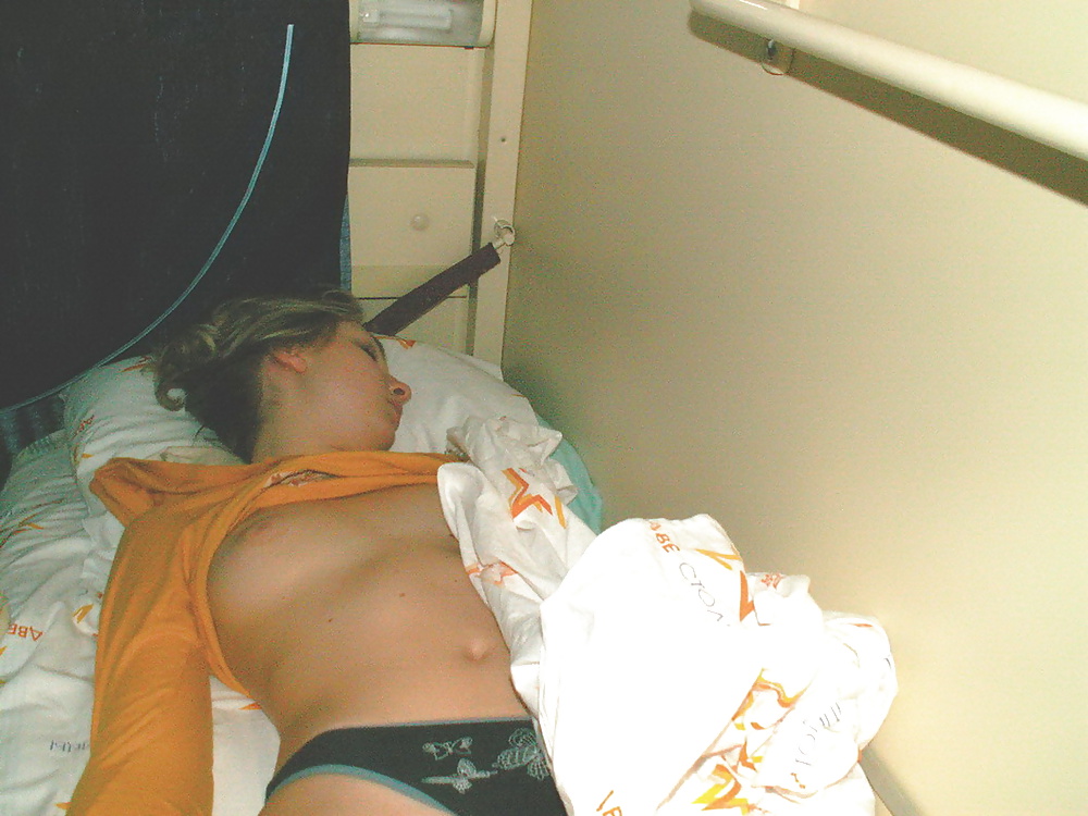 Chicas, tren, tranvía, metro 1
 #30905467