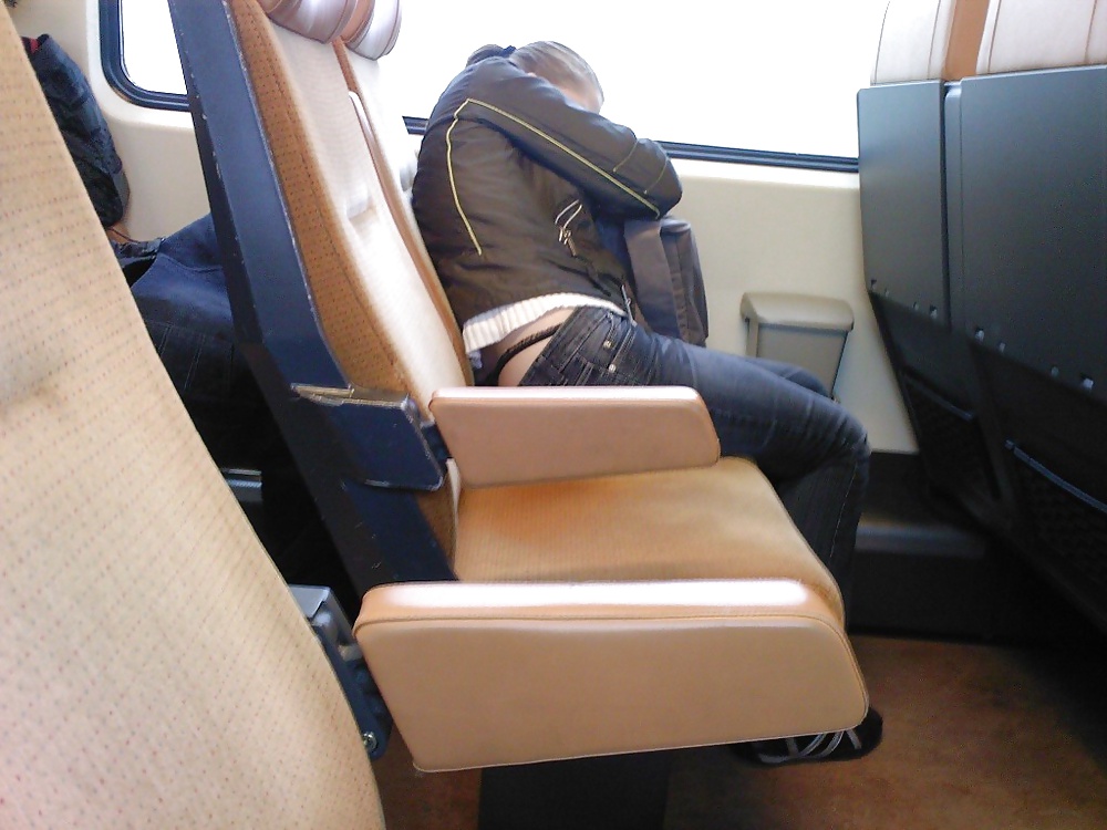 Chicas, tren, tranvía, metro 1
 #30905506