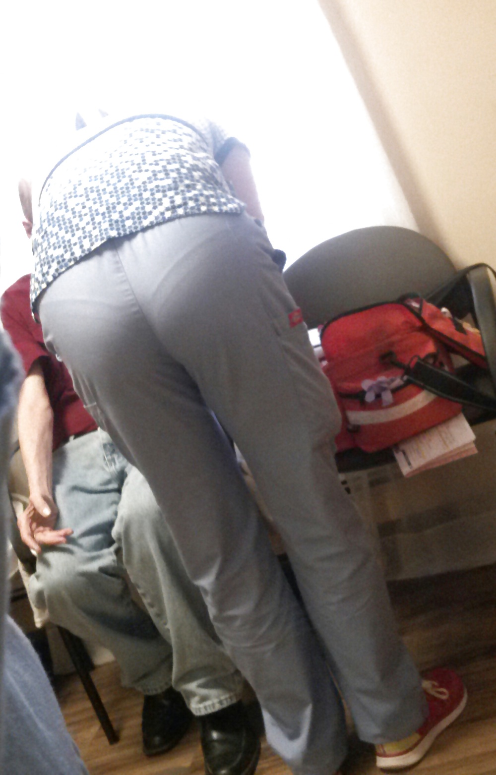 Chica de laboratorio 1
 #31509973