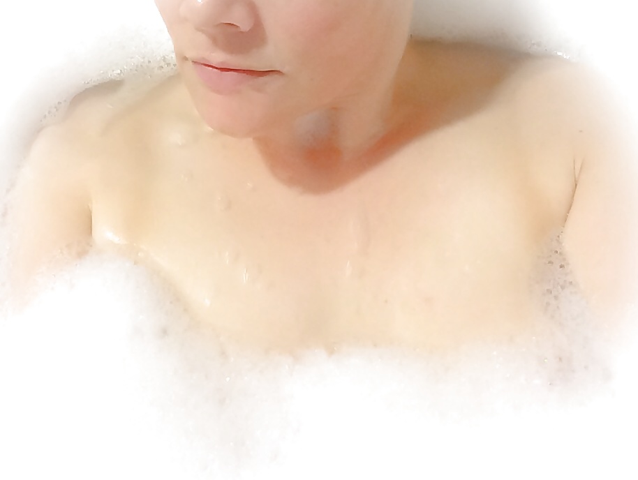 Being bizzy: baño de belleza quemando burbujas
 #30695749