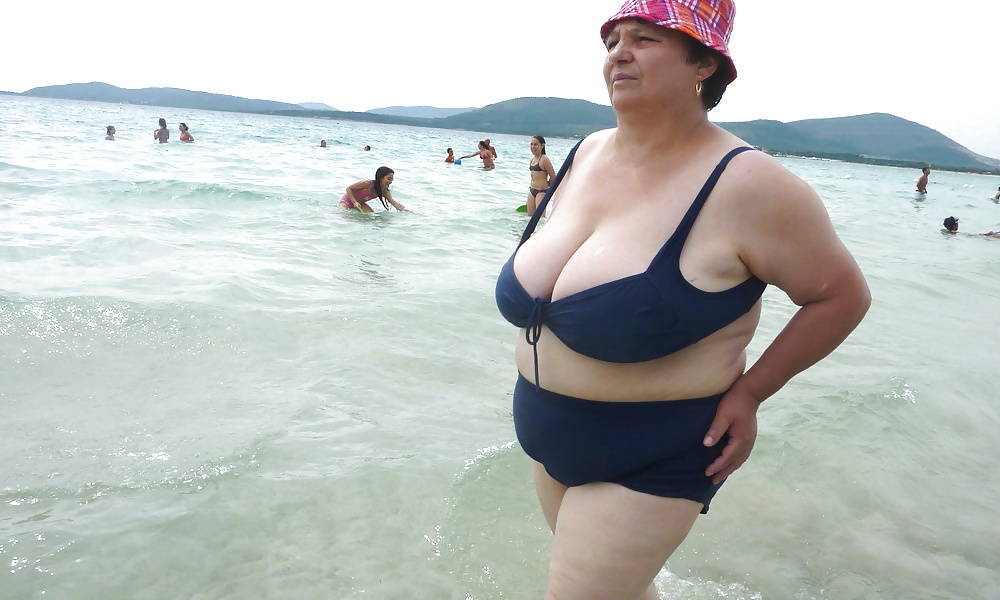 Sexy Grannies on the beach! Amateur SpyCam! #31829345