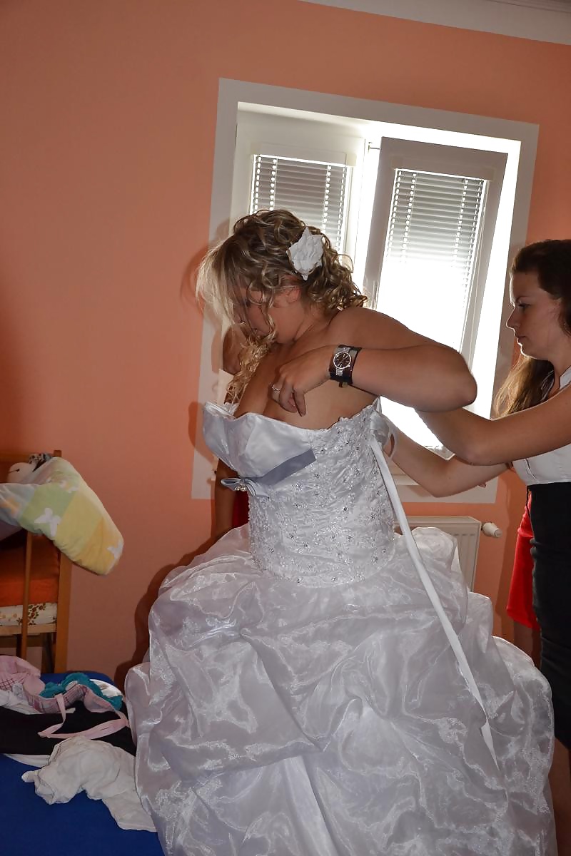 Escote de novia y blusa de abajo
 #34711944