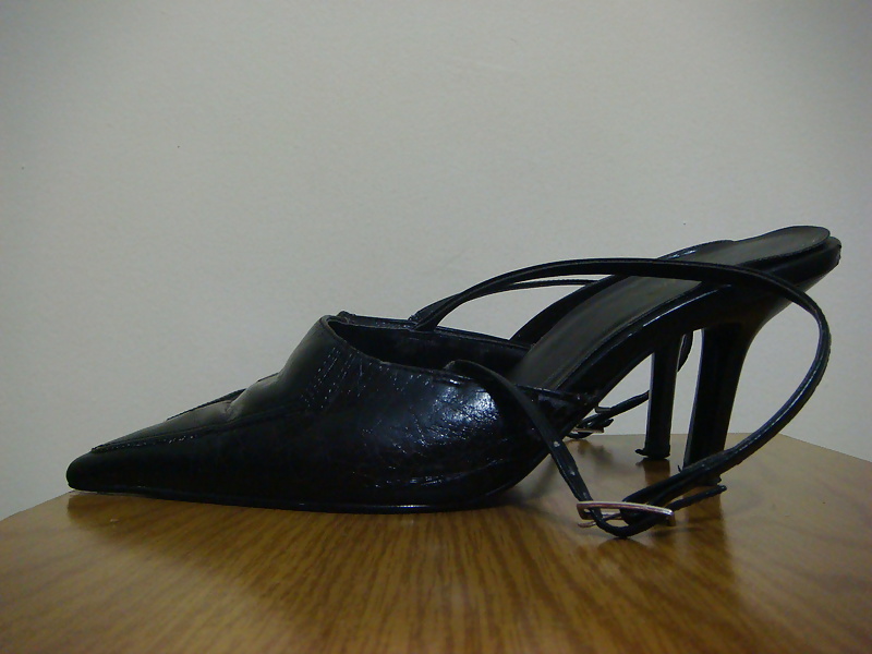 Scarpin chanel Salto alto e bico fino de couro preto ramarim
 #39418394