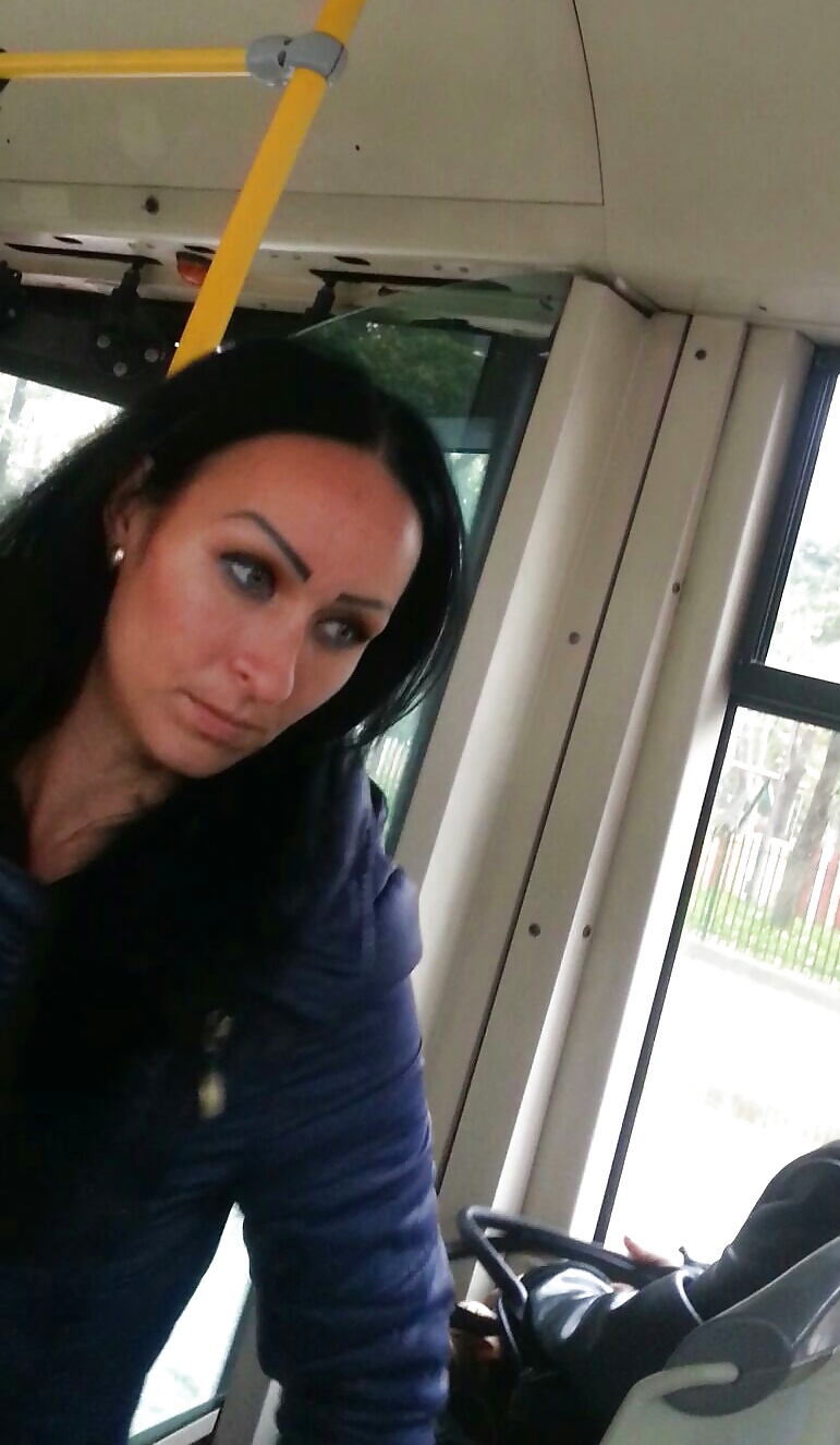 Spy sexy controllore in autobus rumeno
 #31359775