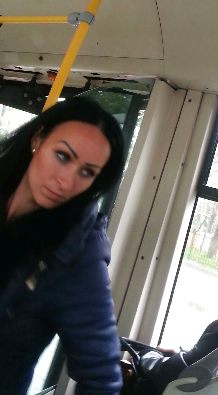Spy sexy controllore in autobus rumeno
 #31359777