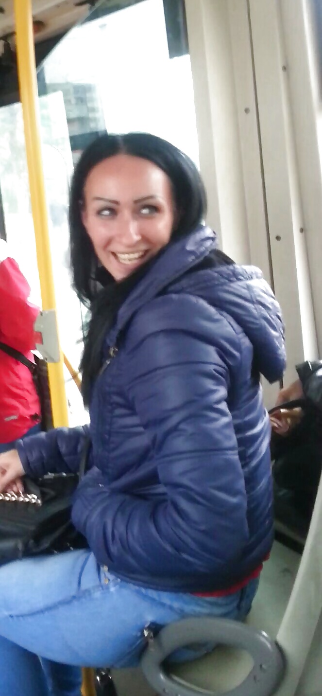 Contrôleur Sexy Espion En Bus Romanian #31359784