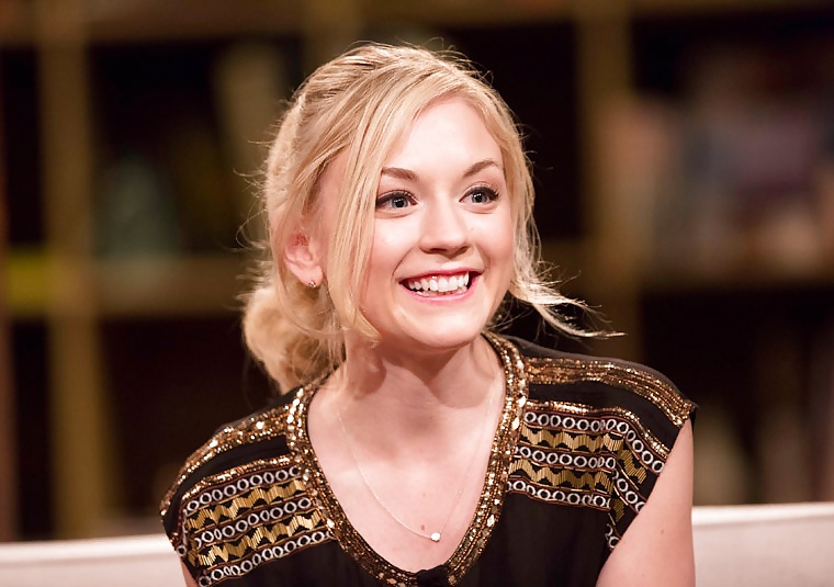 Emily Kinney #27173335