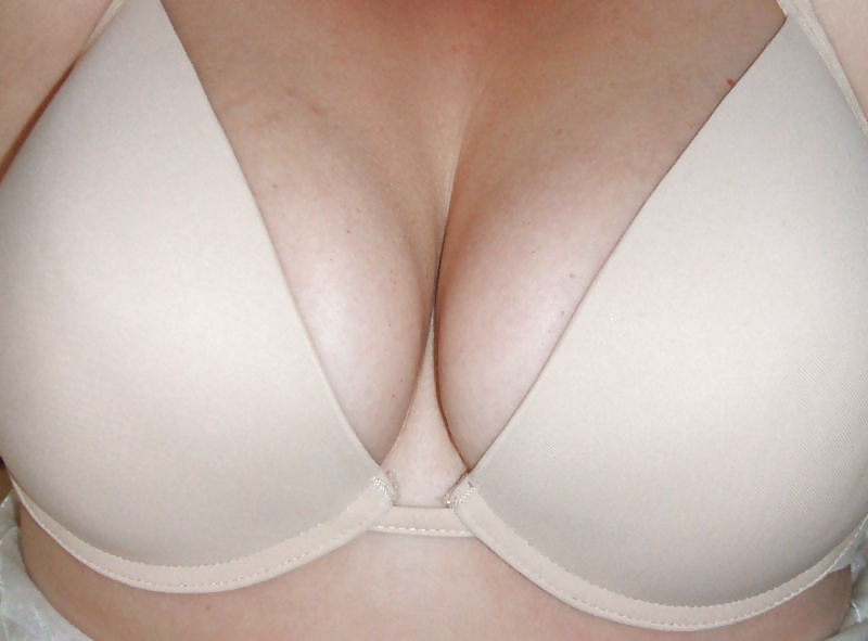 Frau Ihre Verkaufs-BH Auf Dem Netz #35325291