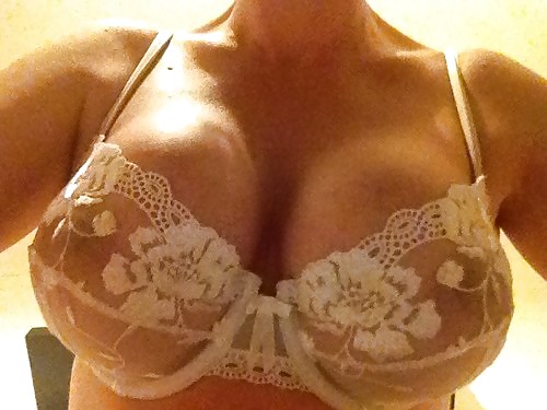 Frau Ihre Verkaufs-BH Auf Dem Netz #35325335