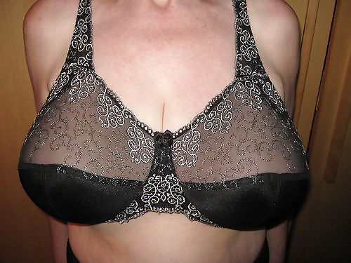 Frau Ihre Verkaufs-BH Auf Dem Netz #35325338