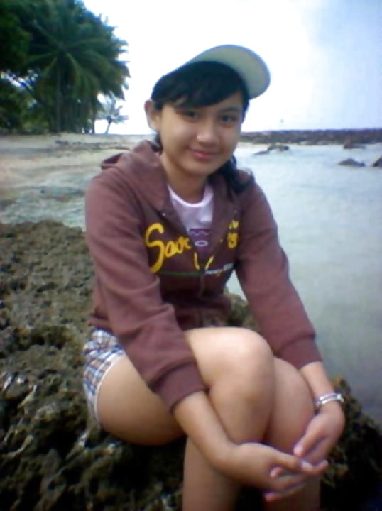 Yuli sulistia
 #28073760