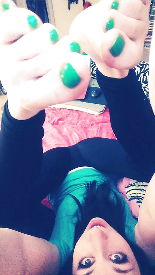 Solo pies
 #35398741