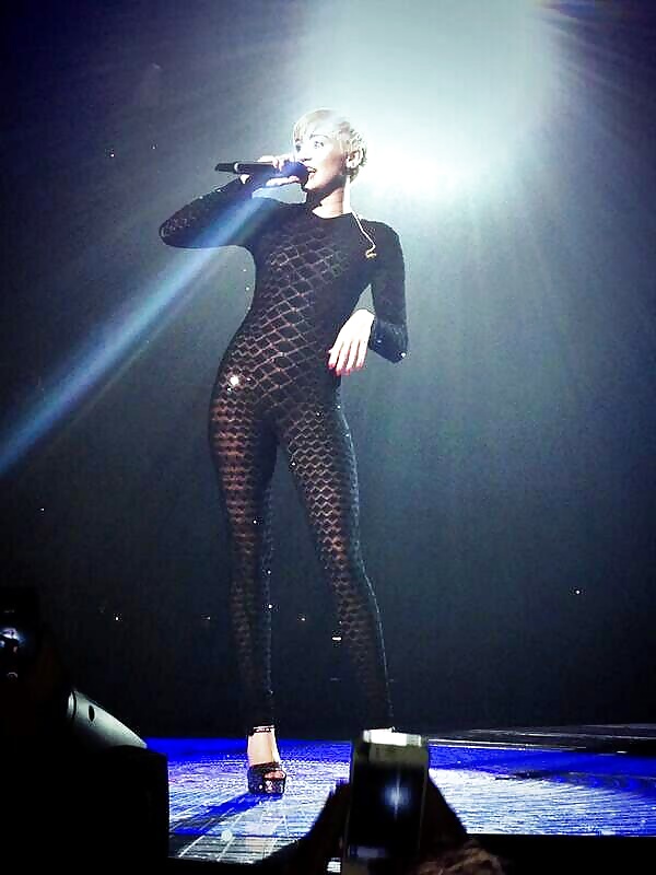 Miley Cyrus - Tight Whore on Stage #34736373