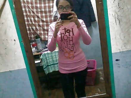 マレー語では、"awek tudung nie "と言います。
 #26112699