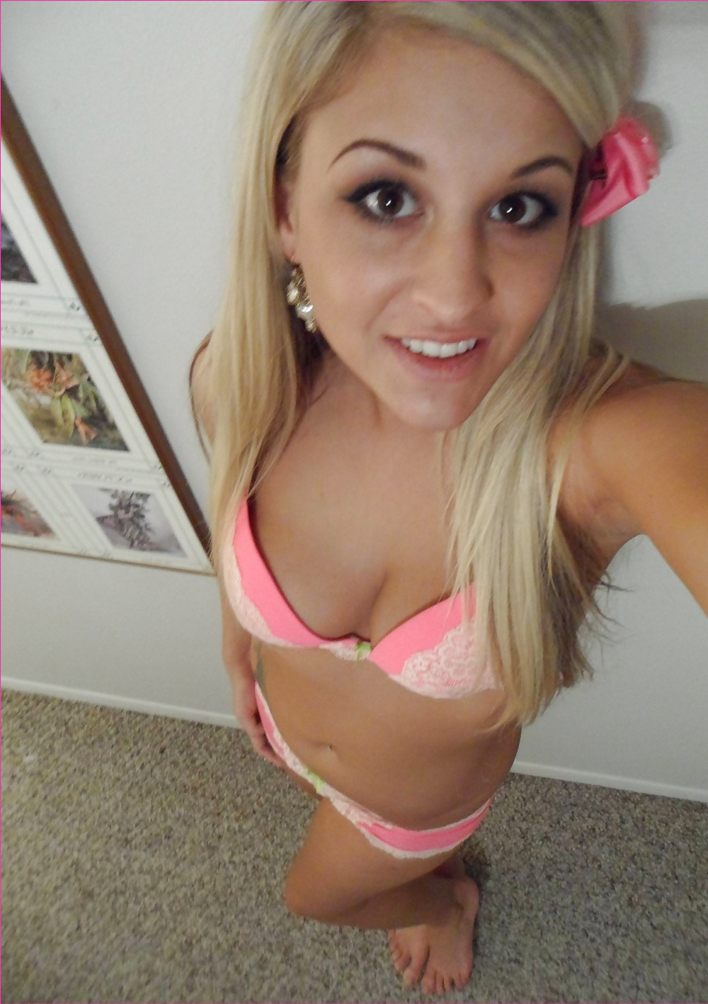 Hot Blonde Teen Babe Masturbiert #29827555