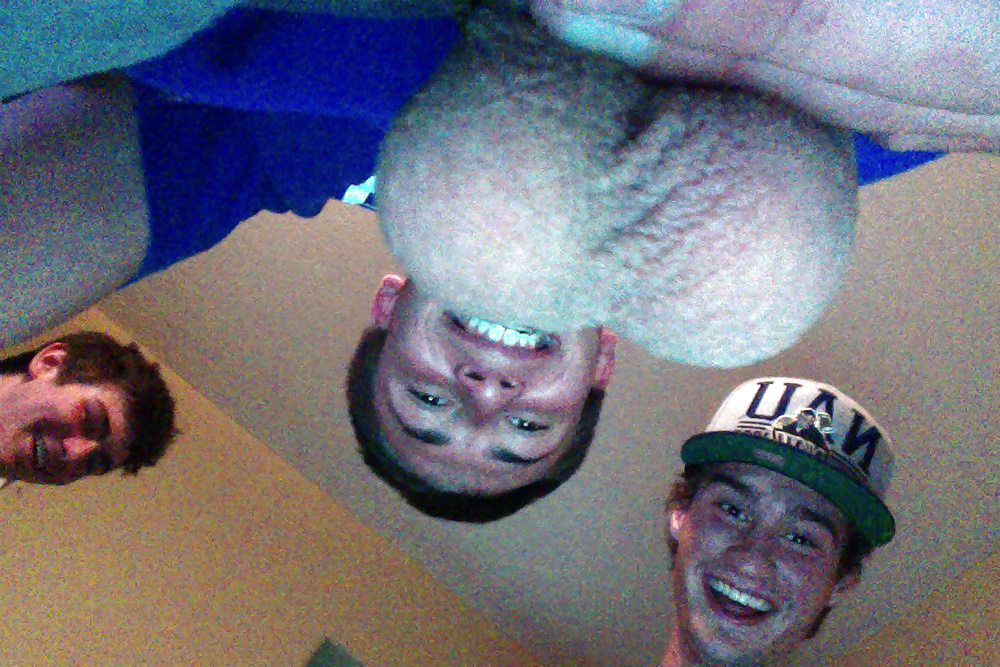 Amigos que me mandan fotos.
 #29535068