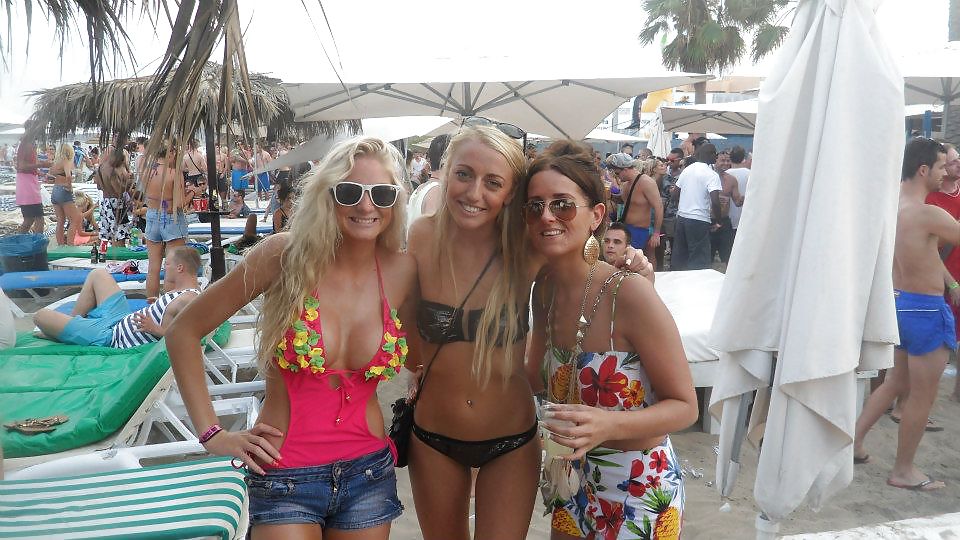 Salopes En Vacances à Ibiza #26497324