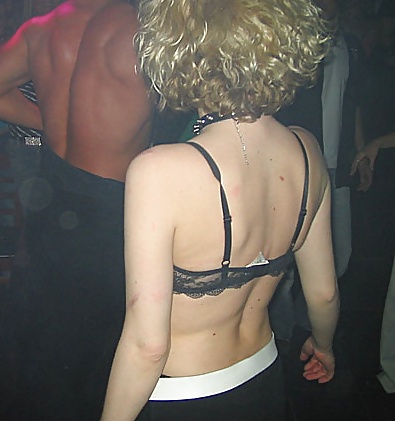 Giovani danesi-143-144-nude strip scollatura seni toccati 
 #34606521