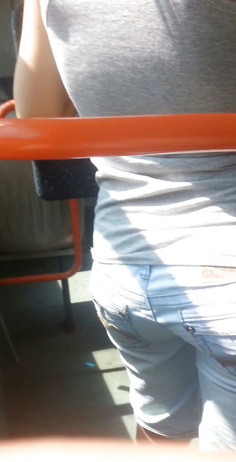Espiar a viejos + jóvenes en autobús y tranvía rumano
 #28754999