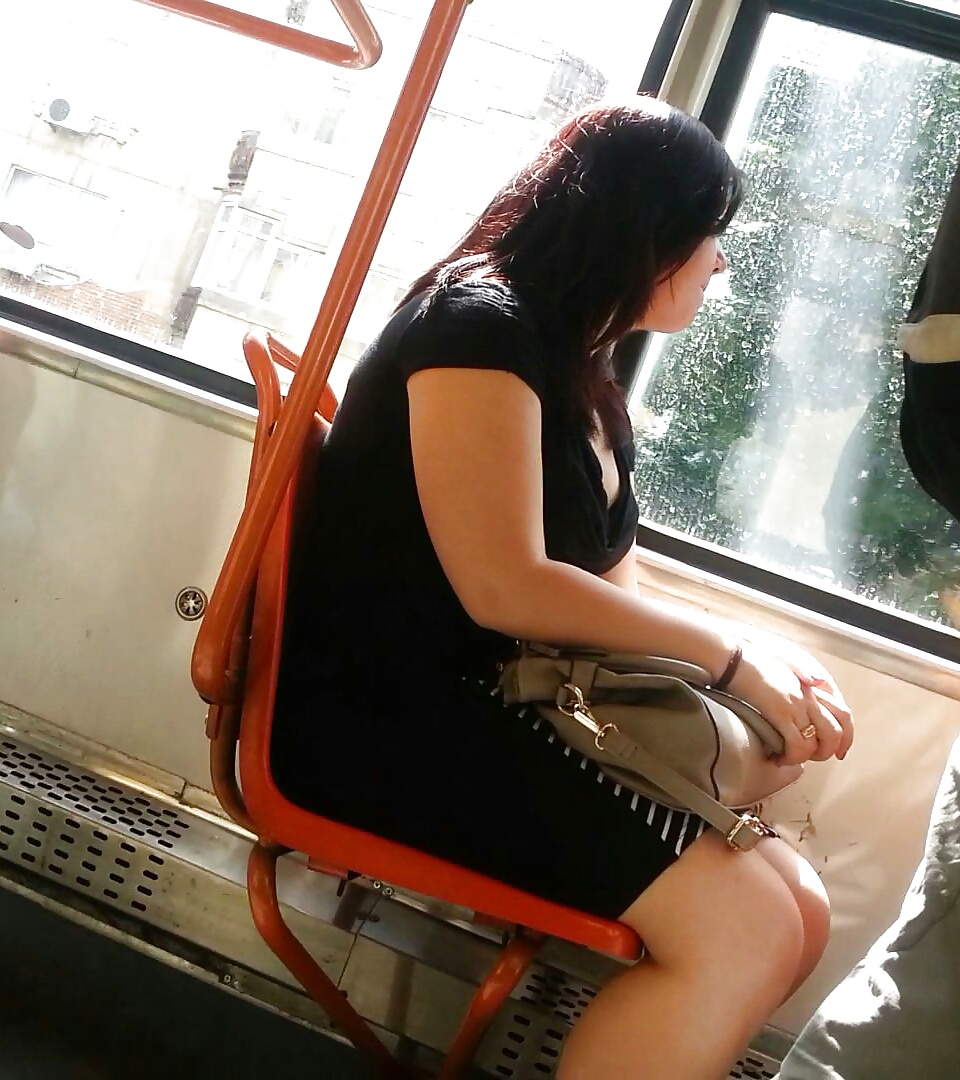 Espiar a viejos + jóvenes en autobús y tranvía rumano
 #28755030